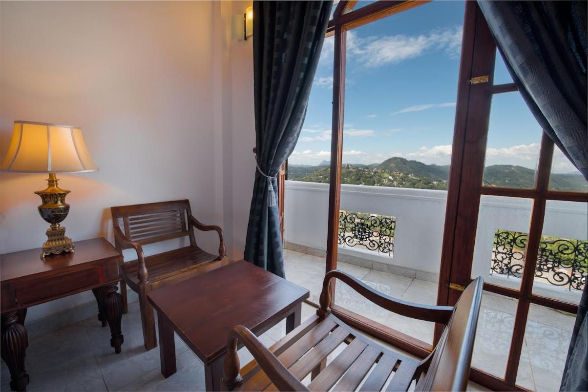 Hotel Ceylon Breeze Kandy Exterior foto